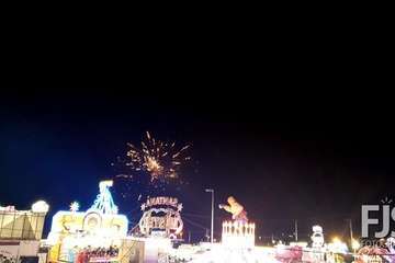 Vistoso espectáculo pirotécnico en el cielo de Telde (Foto Francisco Javier Santana, Jesús Ruiz Mesa y TA)